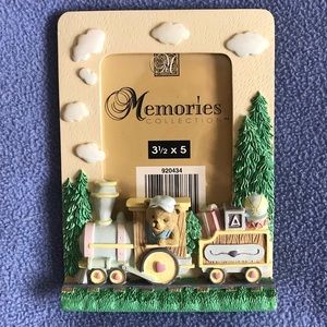 Photo frame- kids decor - NWOT holds 3”x5” photo